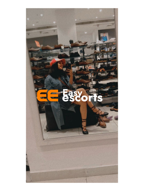 699/-FULL NUDE 💦👅🫦 SANDWICH B2B MASSAGE WITH HOT GIRLS